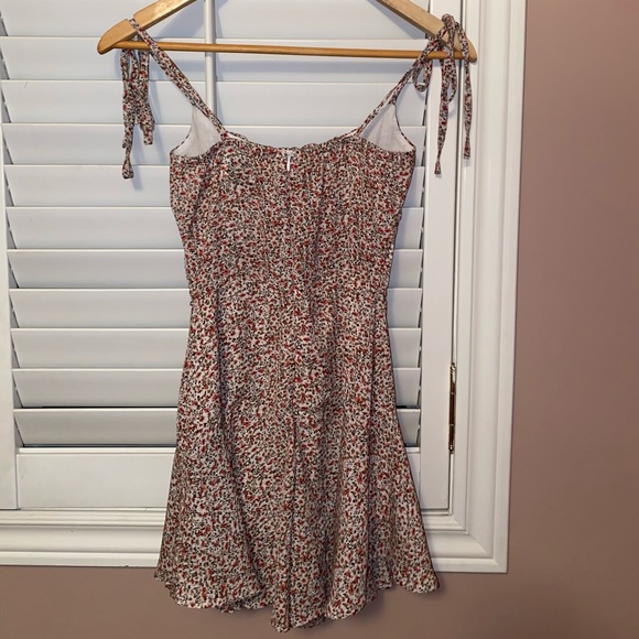 Super cute floral print playsuit! - Picture 5 of 8